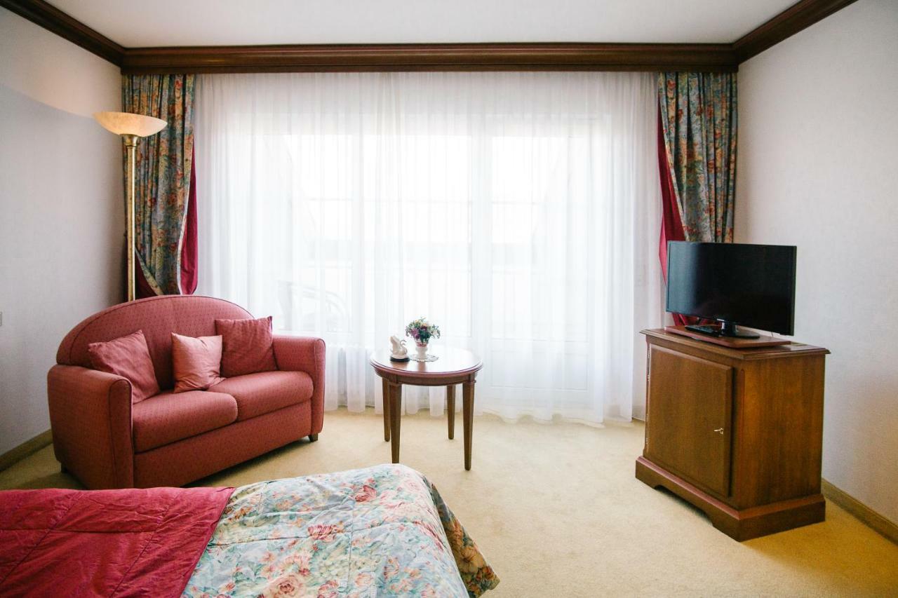 Landhaus Keller - Hotel & Restaurant Malterdingen エクステリア 写真
