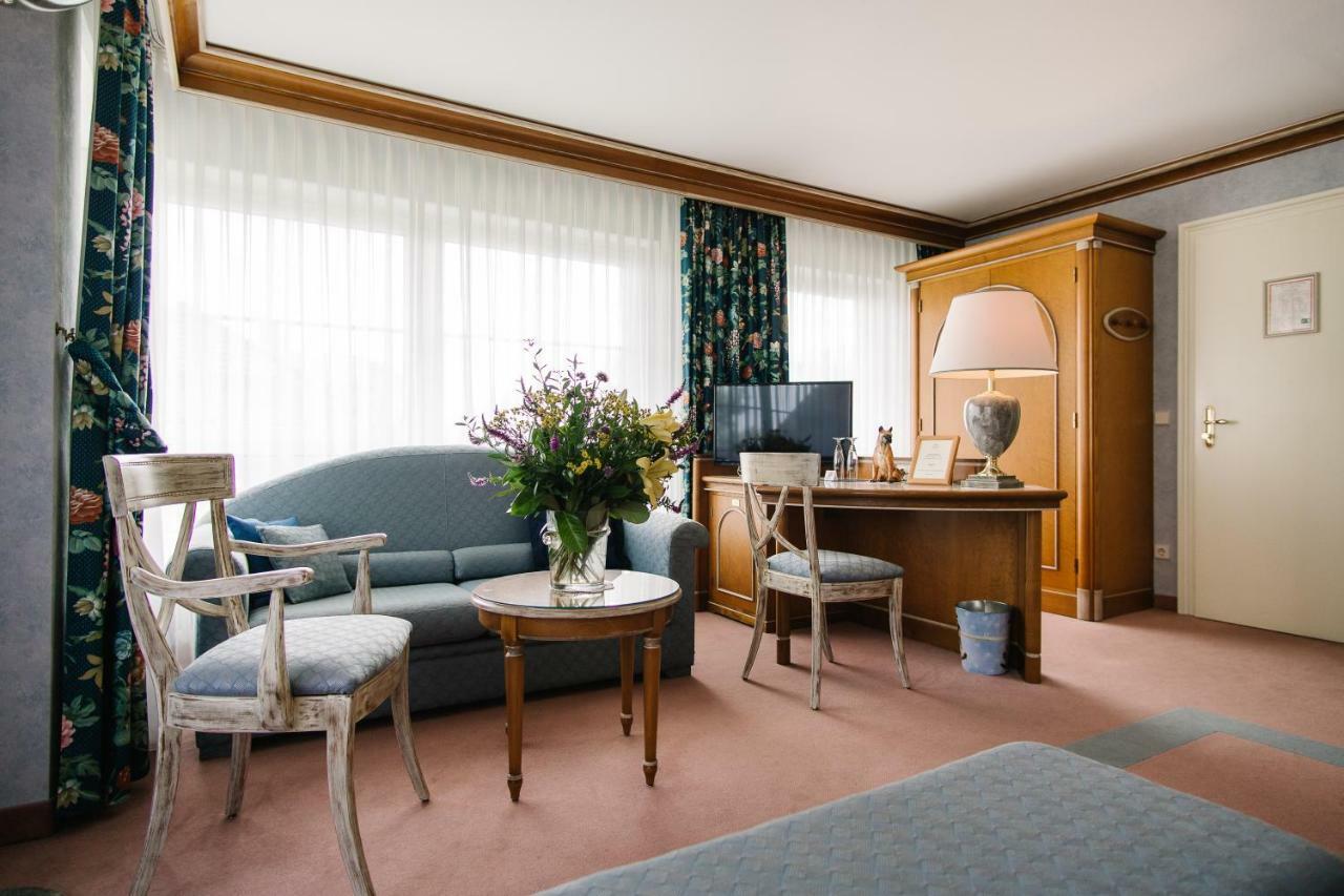 Landhaus Keller - Hotel & Restaurant Malterdingen エクステリア 写真